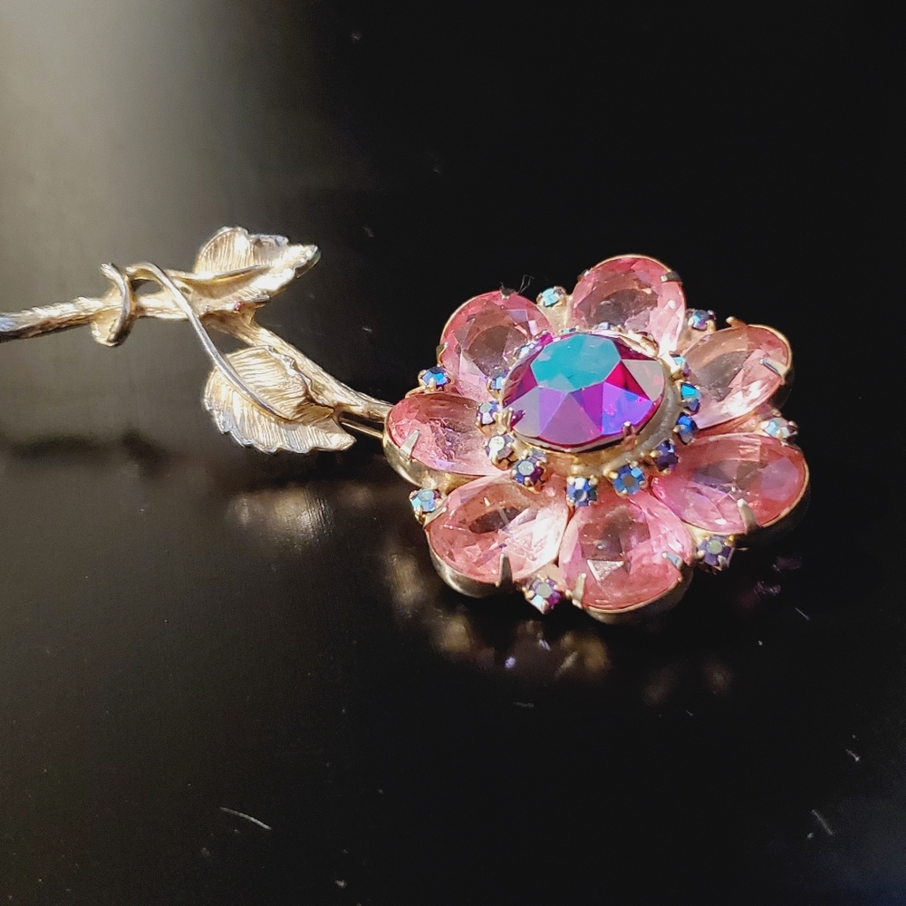 Vintage Crystal Brooch Large Floral Aurora Borealis Crystals Pink Purple Gold - Picture 7 of 10